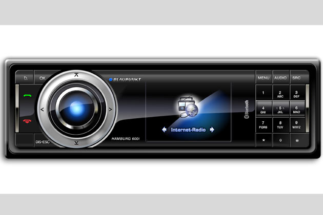 Das 1-DIN-Ger�t h�rt auf den Namen &raquo;Hamburg 600i&laquo; und verf�gt ebenfalls �ber eine integrierte Freisprechanlage