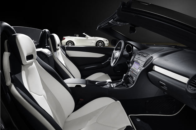 Im Interieur dominiert ebenfalls das Konstrast-Farbkonzept. Dass weie Sitzflchen und Lenkrad-Nhte alltagstauglich sind, darf bezweifelt werden