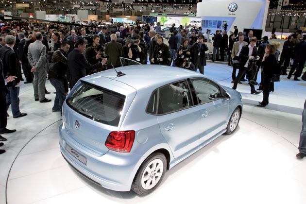 Parallel zur Vorstellung des neuen Polo zeigt VW in Genf auch bereits einen seriennahen Ausblick auf die Neuauflage des Polo BlueMotion. Der Verbrauch soll bei nur 3,3 Litern liegen