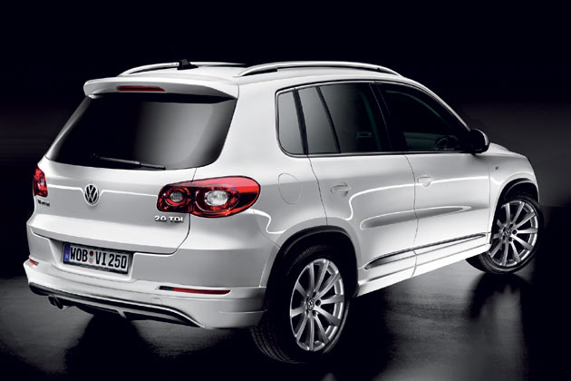 Am Heck gibt es ebenfalls eine modifizierte und voll lackierte Schrze