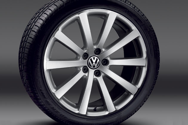 Schn schlicht – schlicht schn: 19-Zoll-Rder des Typs »Omanyt« gehren ebenfalls zu den Paketen