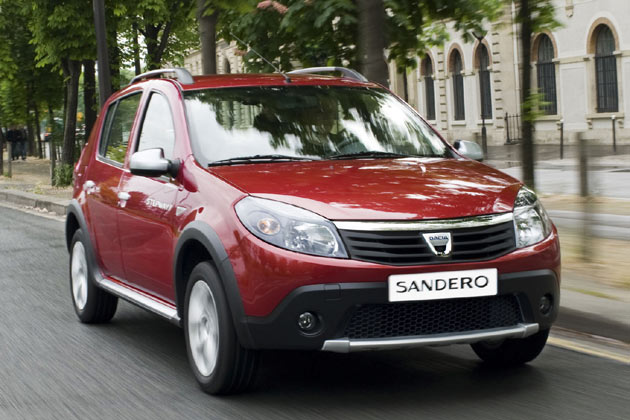 Au�enspiegelgeh�use in matter Chrom-Optik sowie serienm��ige Nebelscheinwerfer setzen weitere Akzente