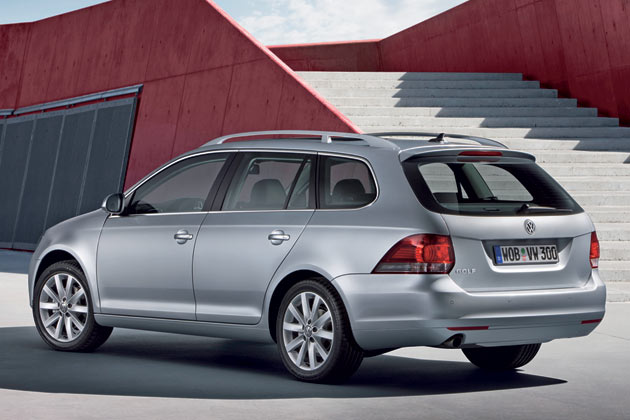 Auch am Heck fallen die Neuerungen sehr zurckhaltend aus. So ist die Schrze nun immer vollstndig »