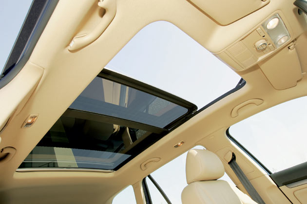 Weiterhin erhltlich ist das groe Panorama-Glasdach (Bild zeigt ein Vor-Facelift-Modell)