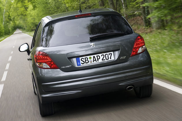 ... das nun – fr die Kleinwagen-Klasse bisher untypisch – LED-Technik beherbergt