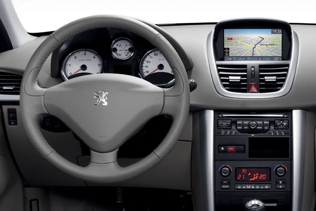 ... die aktuellen Audio- und Navigationssysteme (»WIP«) von Peugeot Einzug halten