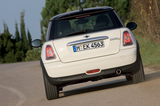 Huch, gleiches Bild zweimal? Nein, hier ist der Cooper D zu sehen – und nebenbei ein hervorragendes Beispiel dafr, dass Fotomontagen heutzutage oft gnstiger sind als neue Bilder