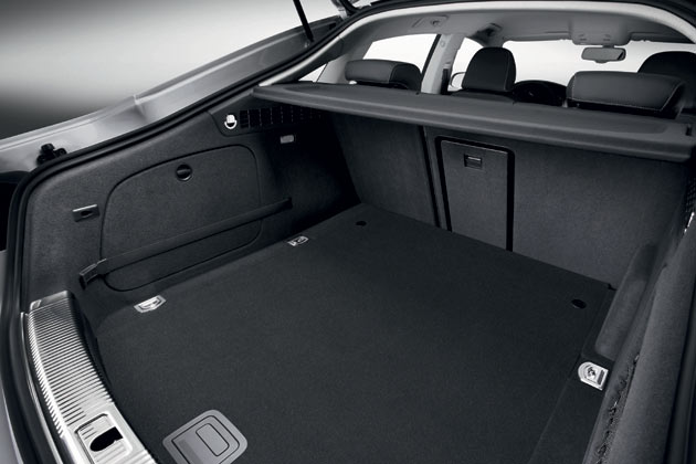 ... was fr ein lngeres Gepckabteil sorgt. 480 Liter gehen hinein (A4 Avant: 490), allein die groe Stufe mag strend sein