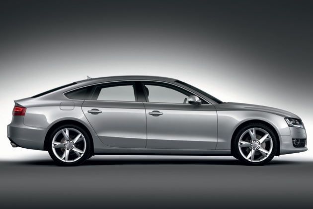 Die Lnge entspricht mit 4,71 Metern der des A4 Avant, der A5 Sportback ist aber je rund drei Zentimeter breiter und flacher