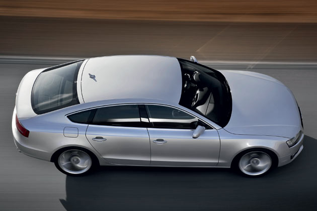 Die nach oben zeigende Spitze des dritten Seitenfensters bezeichnet Audi als Reminiszenz an das Audi 100 Coup S von 1969, »