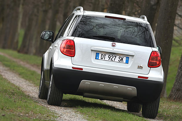 ... die Heckpartie des Suzuki-SX4-Schwestermodells