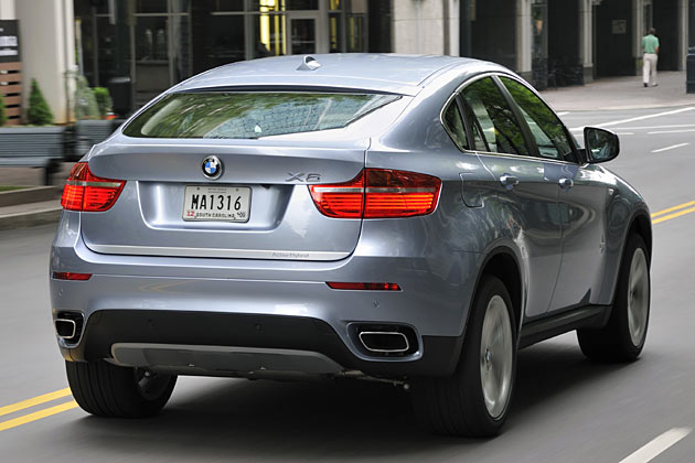 Der X6 ActiveHybrid ist das strkste Hybrid-Auto der Welt. Mit 103.000 Euro Grundpreis – sage und schreibe 27.000 Euro Aufpreis fr die Hybridtechnik – wird es ein Exot bleiben