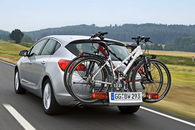 Den Heckfahrradtrger namens »FlexFix« wird Opel nach Corsa und Antara auch im neuen Astra anbieten