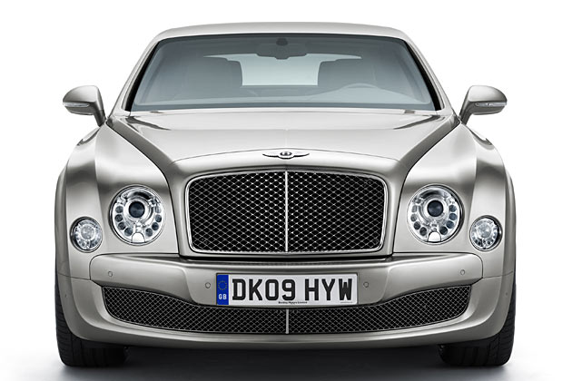 Das Vier-Augen-Gesicht hat Bentley neu interpretiert und mit LED-Technik modernisiert
