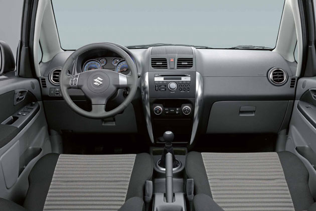 Im Innenraum halten neue Instrumente und eine vernderte Mittelkonsole Einzug