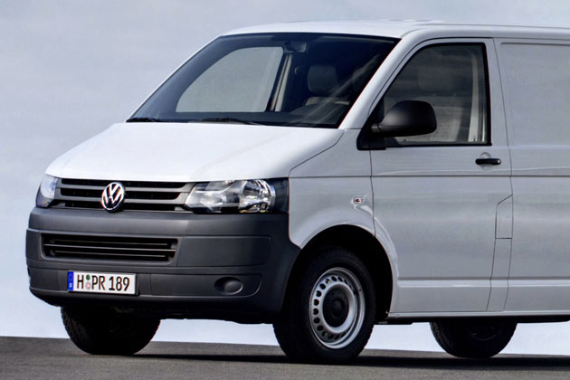 Der Transporter verzichtet auf Chromschmuck, Alufelgen und lackierte Anbauteile