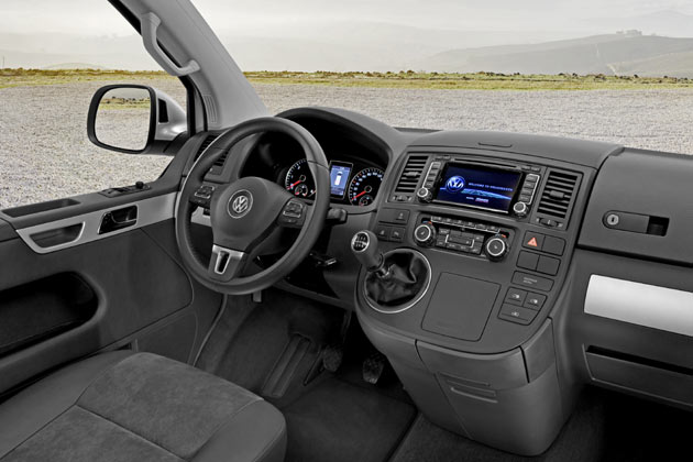 Blick ins Interieur: Modifizierte Instrumente im 2+2-Look mit weier Beleuchtung und das neue Klimabedienteil sind ein zweifelhafter Fortschritt