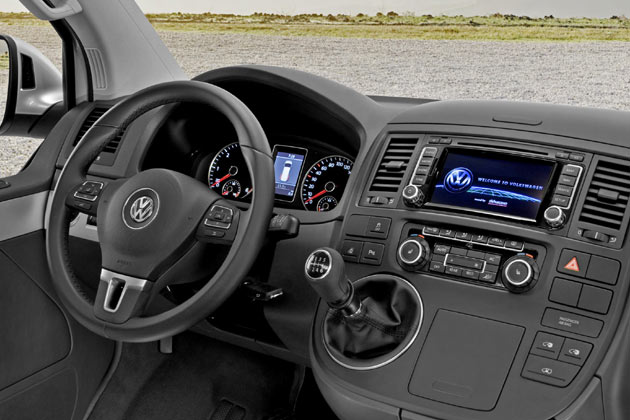 Besser gefallen die neuen Lenkrder, Radio-Navis und der optionale Spurwechsel-Assistent, der per LED-Anzeige im Auenspiegelgehuse vor Objekten im »Toten Winkel« warnt