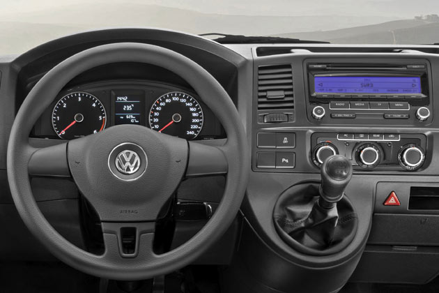 In den niedriger positionierten Varianten gibt es sogar nur noch zwei Rundinstrumente. Der Tankinhalt wird digital dargstellt, das Khlwasser-Thermometer entfllt