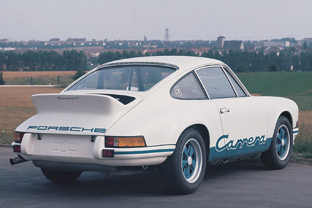 Historisches Vorbild ist der Carrera RS 2.7 mit dem charakteristischen &raquo;Entenbürzel&laquo; aus dem Jahr 1972