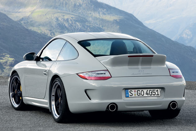 ... feststehenden Spoiler, der – mehr noch als beim aktuellen 911 GT3 RS – Anleihen nimmt am legendren »Entenbrzel« des »