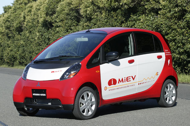 ... dem Mitusbishi i-MiEV, der in japan bereits vom Band luft. Der Kleinwagen wird von einem 47-kW-Elektromotor ber der Hinterachse angetrieben und soll 140 Kilometer Reichweite schaffen