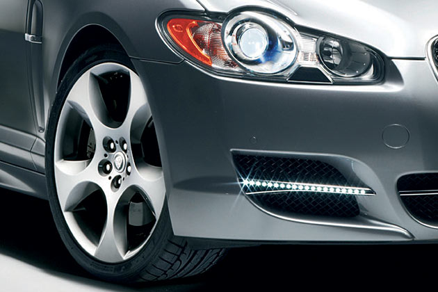 Außerdem gehören 20-Zoll-Räder dazu und optional auch ein LED-Tagfahrlicht in den unteren Zierstreben