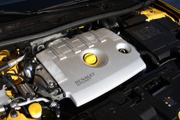 Herzstck ist der auf 250 PS erstarkte Vierzylinder-Turbo, der den Mgane RS auf 245 km/h beschleunigt