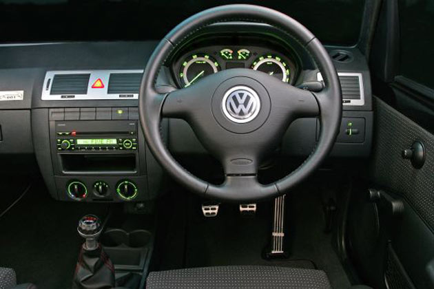 Das Citi-Armaturenbrett stammt seit der letzten Modellpflege aus dem Škoda Fabia der ersten Generation. Zuletzt gab es sogar einen Airbag