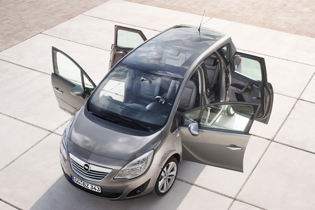 Die hinteren Tren sind hinten angeschlagen und ffnen also genau andersherum als gewhnlich