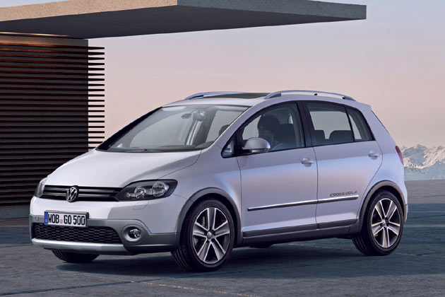 Kennzeichen sind die modifizierte Frontschrze mit optischem Unterfahrschutz, das hhergelegte Fahrwerk, die serienmigen 17-Zller sowie die Schwellerkleidungen und Traufsatzteile