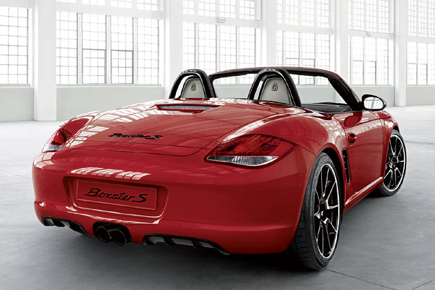 Schwarze Ausfhrung von Lufteinlssen, Schriftzug, Endrohr, berrollbgeln und Auenspiegeln sind u.a. Kennzeichen des neuen Design-Pakets fr Porsche Boxster und Cayman