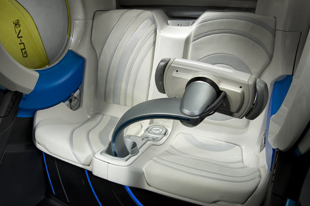 Im Innenraum ist Platz fr zwei Personen – und eher kein Gepck