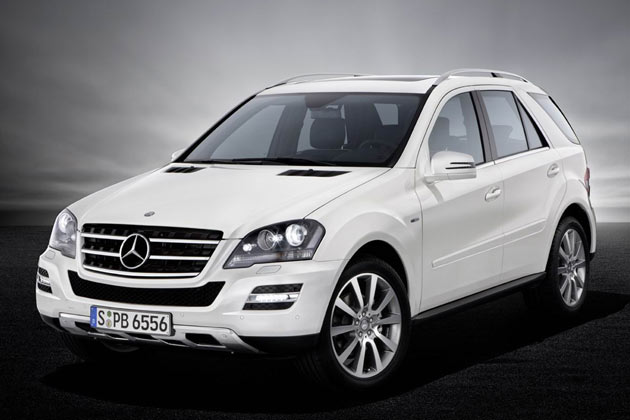 Das Sondermodell zeichnet sich durch LED-Tagfahrleuchten anstelle von Nebel- und Abbiegelicht aus, trgt den AMG-Khlergrill und steht auf 19-Zoll-Rdern. Auerdem montiert Mercedes »