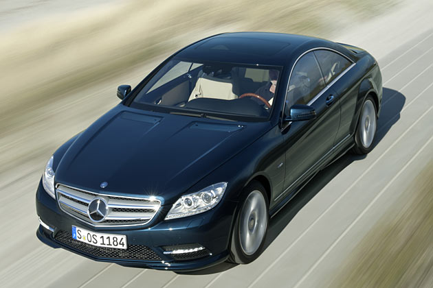 Die Motorhaube weist nun zustzlich zur »Bgelfalte« zwei zu den Lufteinlssen laufende Profile auf