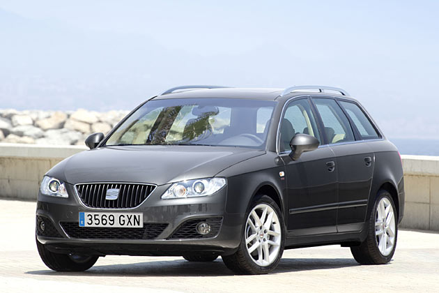 Im übrigen bleibt der Exeo optisch unverändert. Xenon-Modelle erhalten jedoch ein Tagfahrlicht, dessen Umsetzung abzuwarten bleibt