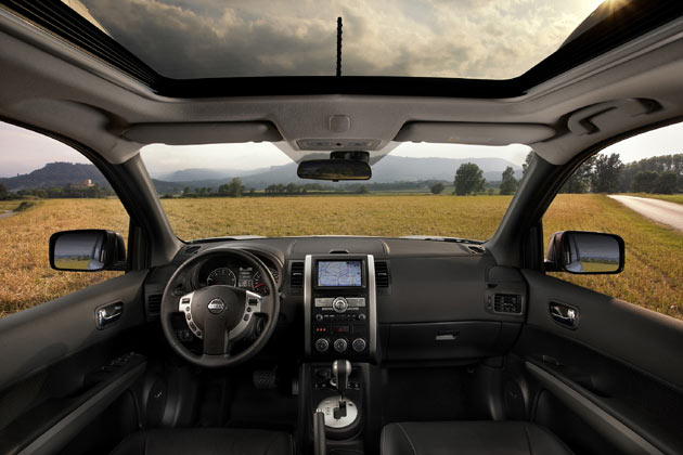 Fr den Innenraum verspricht Nissan bessere Materialien und Farbkombinationen, auerdem eine wirksamere Heizungs- und Klimaanlage