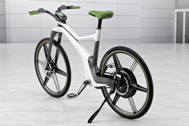Smart zeigt auf dem Pariser Autosalon nicht nur einen E-Roller, sondern auch ein Pedelec, ein Fahrrad mit Elektro-Hilfsmotor. Es entstand in Zusammenarbeit mit dem Branchenspezialisten Grace