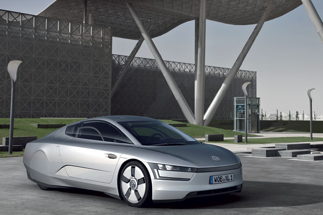 Im XL1 sitzen die Passagiere erstmals nicht mehr hintereinander, sondern leicht versetzt nebeneinander