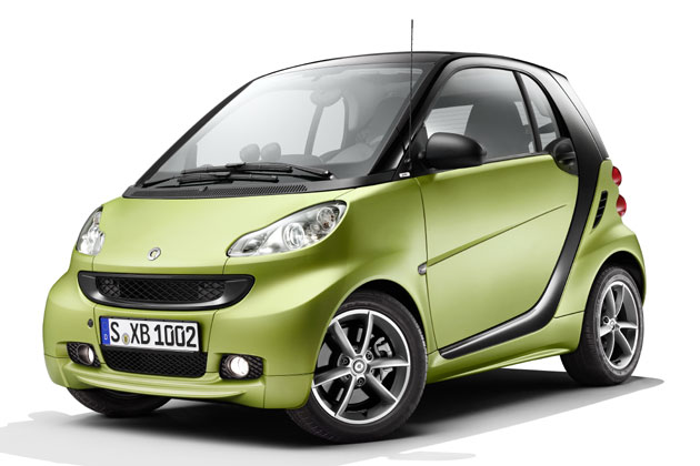 Der Smart Fortwo pulse rollt ab April 2011 mit nachgeschrften Schrzen und Schwellern zu den Kunden. Der Vergleich mit dem noch »