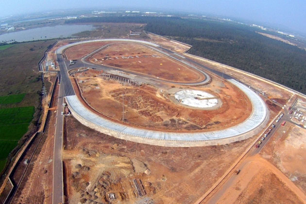 ... auf der Teststrecke in Oragadam bei Chennai