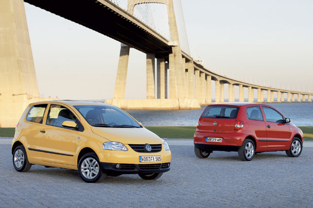 Huch ... der VW Fox hat mit dem R-Space nichts zu tun, auer dass er 2005 an gleicher Stelle fotografiert wurde. Es handelt sich (Danke an den Leser fr den Tipp) um die Vasco-da-Gama-Brcke in Portugal