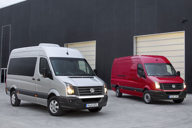 ... den charakteristischen Knick aufweist. Whrend die lackierte Strebe neben den Lichtern also entfllt, kommt die unter dem Grill hinzu