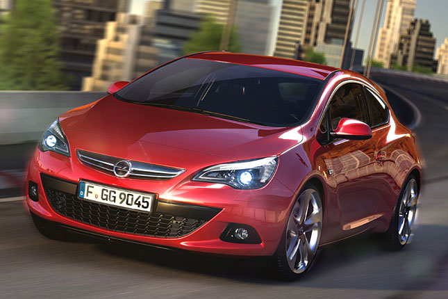 Gestatten, Opel Astra GTC. Der Videoshot zeigt die finale Version des dreitrigen Astra, die ab Juni bestellbar sein wird. Wie erwartet entspricht das Auto »