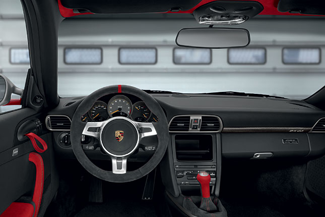 Gewichtsbringende Dinge wie Radio, Sitze mit Airbags und hnliche Zutaten gibt es gegen Aufpreis