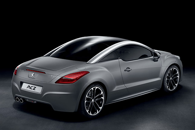 Mattschwarze 19-Zoll-Rder setzen weitere Akzente. Insgesamt hat Peugeot beim RCZ-Design ein glckliches Hndchen gehabt