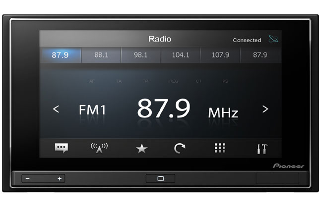 Das Design des Geräts im 2-DIN-Format ist minimalistisch gehalten