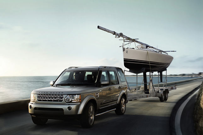 Dies gilt ebenso fr den Land Rover Discovery. Die Leistung des Topdiesels SDV6 steigt von 245 auf 256 PS