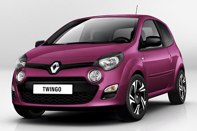 Wow! Renault verpasst dem Twingo zur IAA nicht nur das neue Markengesicht mit groem Logo und schwarzer Blende, sondern auch verkleinerte Hauptscheinwerfer mit Ausbuchtung unten und Blende oben