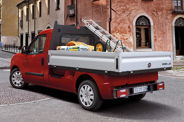 Fiat bietet den Dobl Cargo jetzt auch als Pritschenwagen an